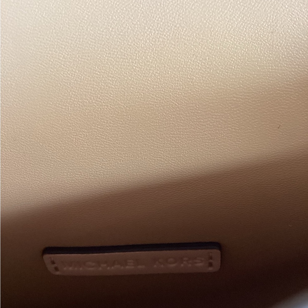 Michael Kors Blush Leather Crossbody with Gold Details Small NWOT - Picture 8 of 11